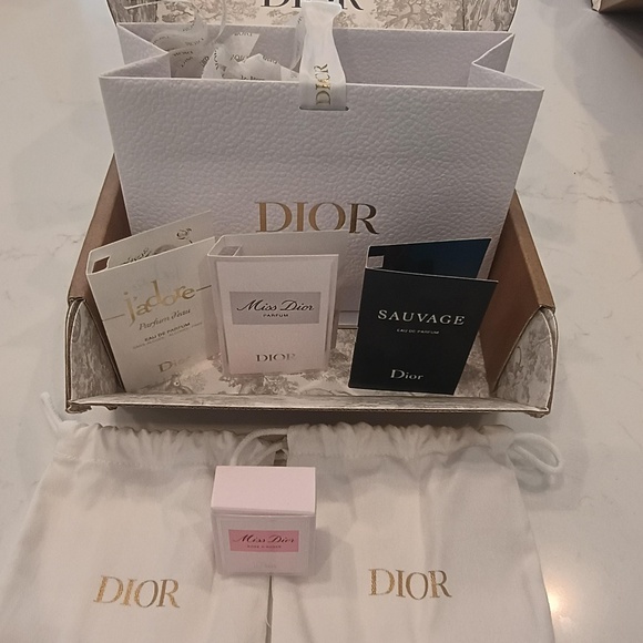 💋Dior NEW W/Bag Box Tissue Card Two (2) pouches and Mini fragrance and samples! - Picture 7 of 7